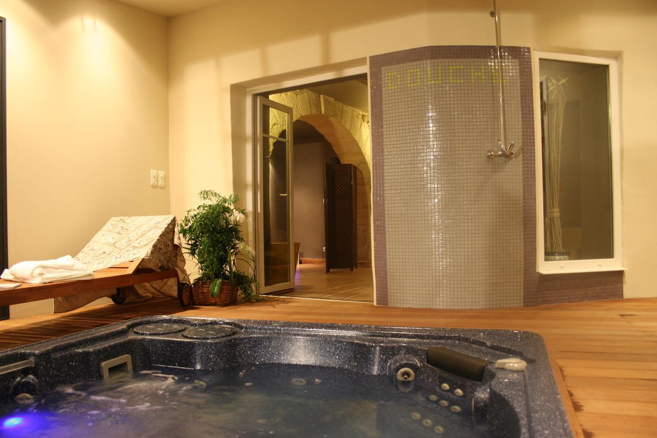 Esprit D'Ailleurs Bed & Breakfast Baillargues Bagian luar foto