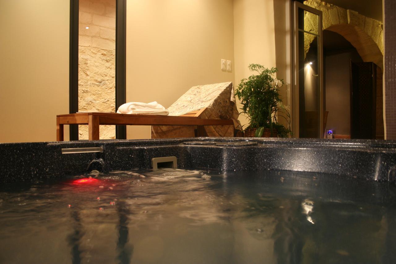 Esprit D'Ailleurs Bed & Breakfast Baillargues Bagian luar foto